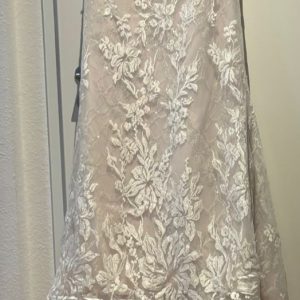 Vestido de novia sin estrenar, sin terminar de confeccionar