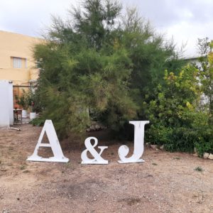 Letra A & J