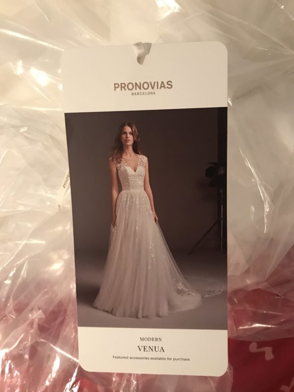 Vestido de novia a estrenar Venua Pronovias