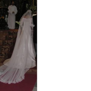 Velo de novia amantillado