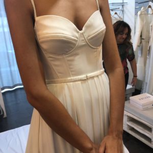 Vestido de novia con sobrefalda-cola Vestido de novia con sobrefalda-cola