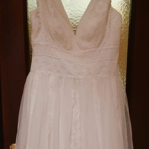 VESTIDO DE NOVIA SIN USO POR PANDEMIA. NUEVO SIN ESTRENAR. ENCAJE Y LAZO ROSA. VESTIDO DE NOVIA SIN USO POR PANDEMIA. NUEVO SIN ESTRENAR. ENCAJE Y LAZO ROSA.