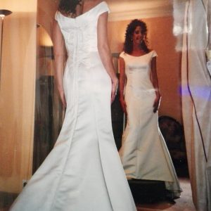 Vestido raso novia y abrigo encaje Calais Vestido raso novia y abrigo encaje Calais