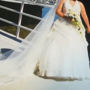 Vestido de novia y velo