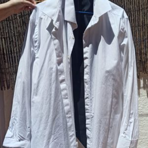 Camisa blanca para traje de novio o invitado