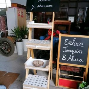 Estantería para abanicos, arroz, etc