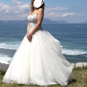 VESTIDO DE NOVIA Y CANCÁN VESTIDO DE NOVIA Y CANCÁN