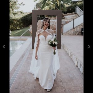 Vestido de novia y capa