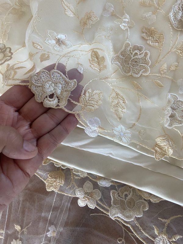 Vestido (falda con cola pequeña y cuerpo) de Raimon Bundó