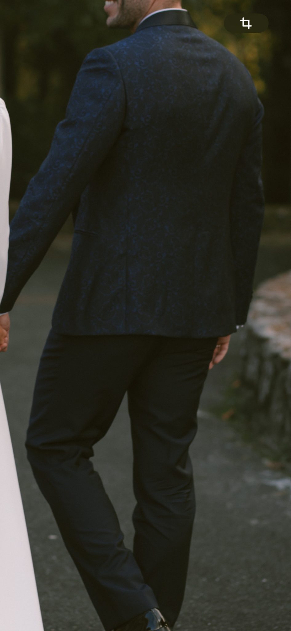 Traje de novio, camisa, pañuelo y corbata Traje de novio, camisa, pañuelo y corbata