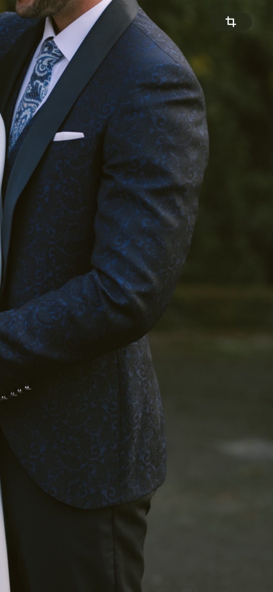 Traje de novio, camisa, pañuelo y corbata Traje de novio, camisa, pañuelo y corbata