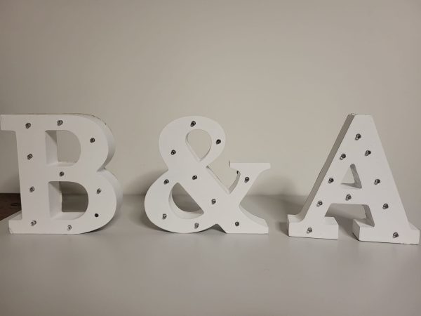 Iniciales con luces A&B