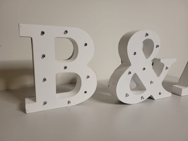 Iniciales con luces A&B