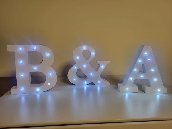 Iniciales con luces A&B