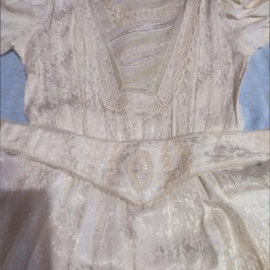 Vestido de novia y tocado pelo Vestido de novia y tocado pelo