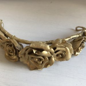 Tocado de novia dorado
